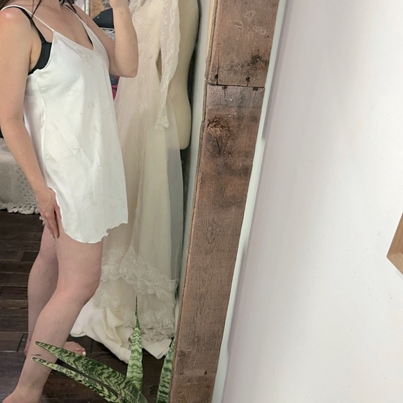 Vintage floral dainty Elegant White Slip nightie size medium - Picture 5 of 5